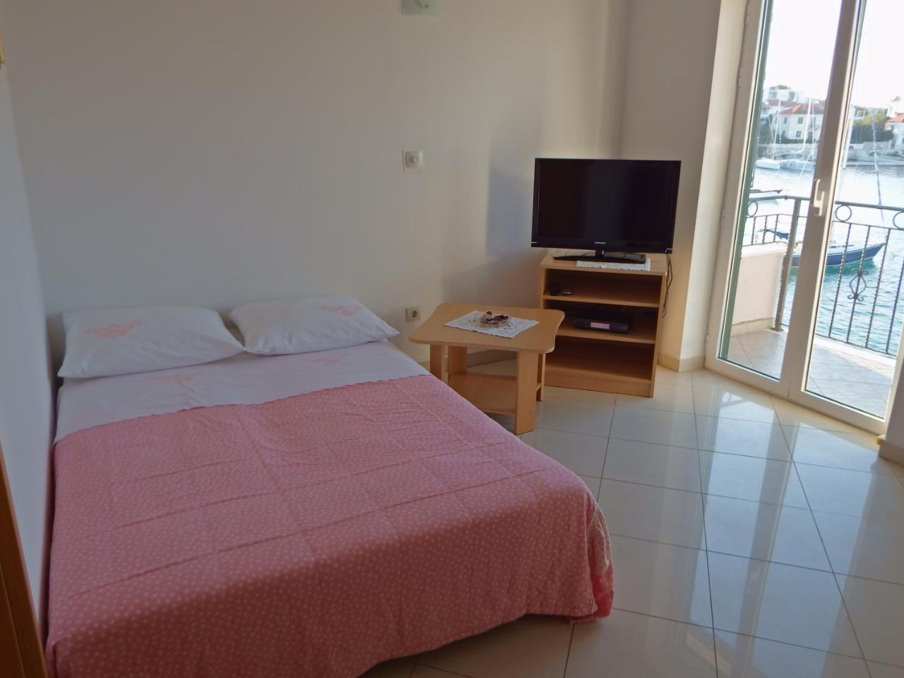 Direct At Sea Apartment Postira Exterior photo